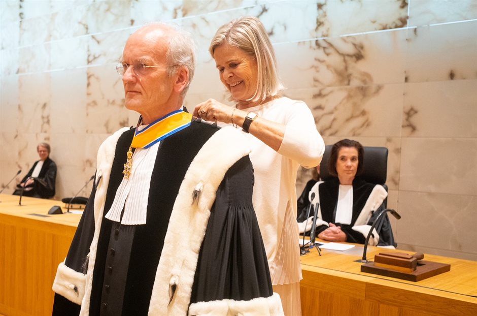 Oud procureur-generaal Hoge Raad in Spaanse cel? | Recht is krom